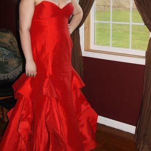Bright red, mermaid style prom dress